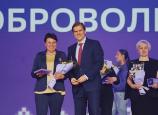 Сапожанка Светлана Соловьева получила знак «Доброволец России»