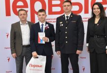 Сапожковскому школьнику паспорт вручил Денис Боков