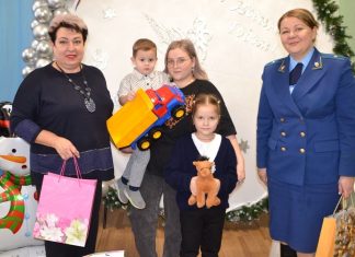 В Сапожке вручили подарки детям погибшего бойца СВО