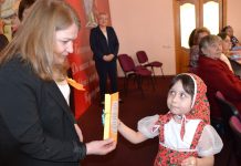 В Сапожке для мам и жен военнослужащих провели круглый стол и поздравили с 8 марта