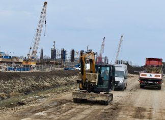 На стройплощадке моста через Оку работают более 300 человек и свыше 90 машин