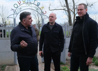 Губернатор Павел Малков проверил ход работ на соцобъектах в подшефной Херсонской области