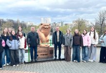 Глава Сапожковского округа Алексей Кириллов свозил команду волейболисток в Московский зоопарк