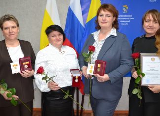 В Сапожке работникам местного самоуправления вручили региональные награды