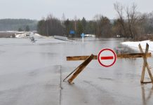 В Сапожковском округе Пара подтопила въезд на железобетонный мост