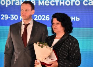 Павел Малков вручил награды работникам муниципалитетов