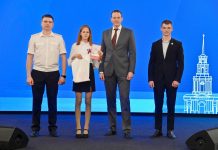 Морозовоборковская школьница получила паспорт из рук губернатора Рязанской области Павла Малкова